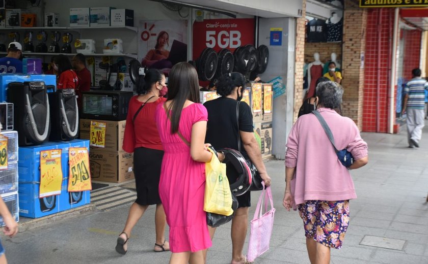 Endividamento registra maior taxa do ano e alcança 71,1% das famílias maceioenses