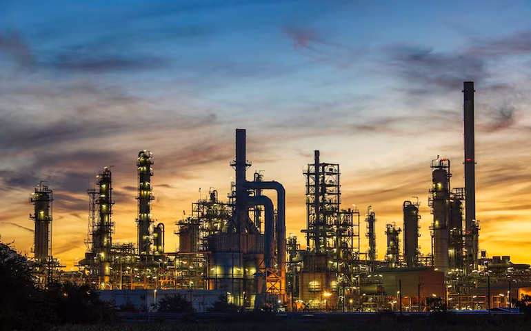 Petróleo despenca com anúncio de cessar-fogo entre EUA, Israel e Irã