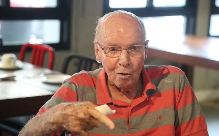 Às vésperas da Copa do Mundo, Zagallo ganha estátua de cera no museu da seleção