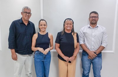 Prefeita Tia Júlia anuncia pagamento dos servidores municipais de Palmeira