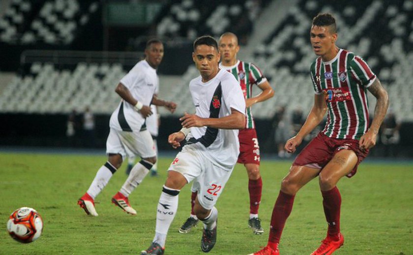 Vasco aproveita duas expulsões e vence o Fluminense de virada em São Januário