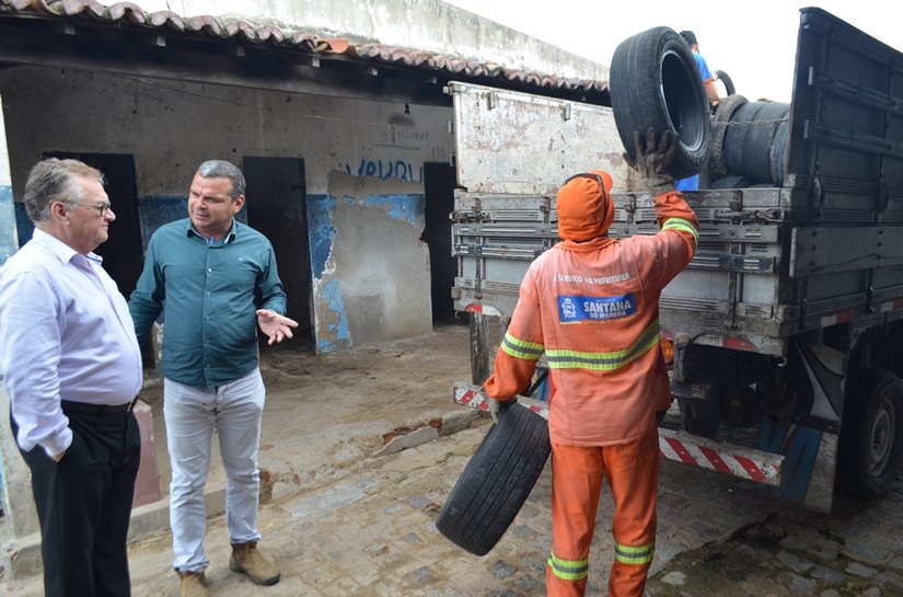 Prefeitura de Santana retira 400 pneus sem serventia e destina para reciclagem
