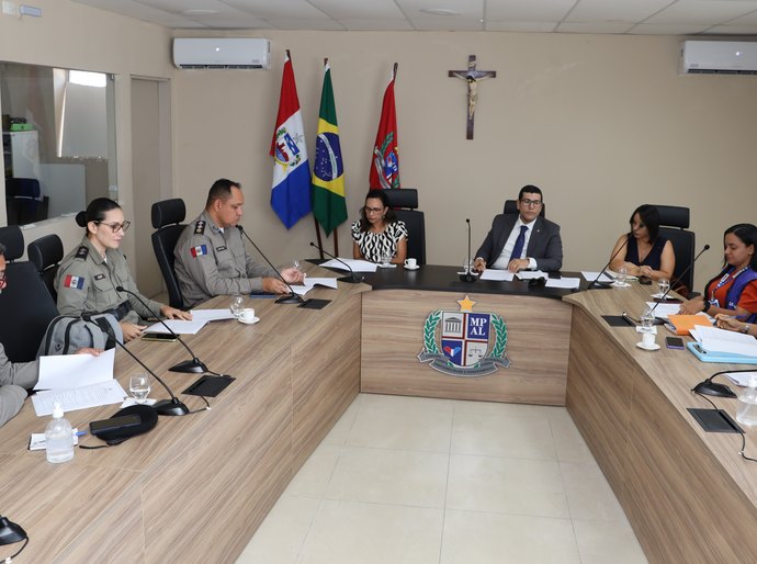 MPAL sai dos gabinetes para combater a violência doméstica com foco na educação masculina