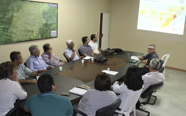 Prefeita Célia Rocha conhece projeto do novo aeroporto de Arapiraca