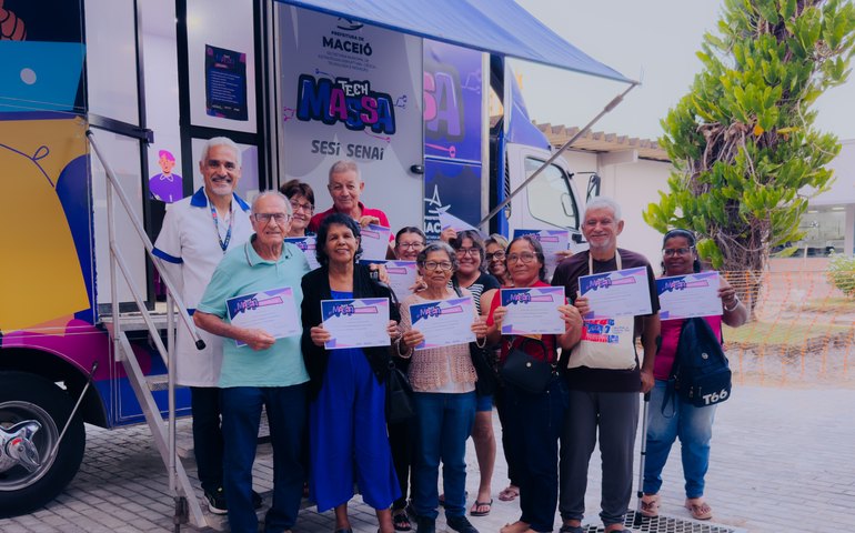 Pessoas idosas transformam vidas com o Tech Massa