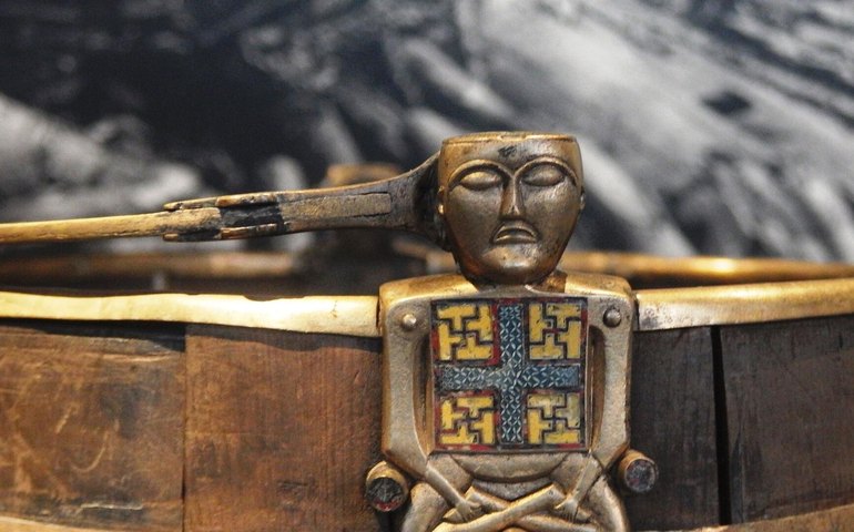 Balde celta milenar encontrado em tumba viking destaca vínculos culturais antigos