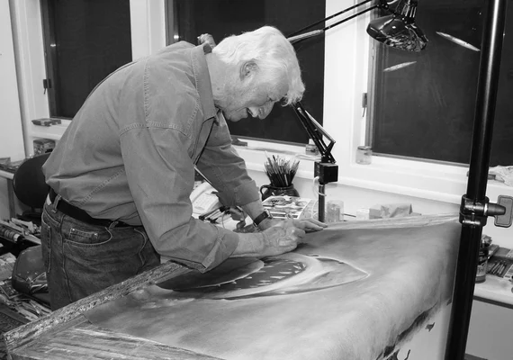 Morre, aos 92 anos, Roger Kastel, artista de pôsteres de 'Tubarão' e de 'O Império Contra-Ataca'