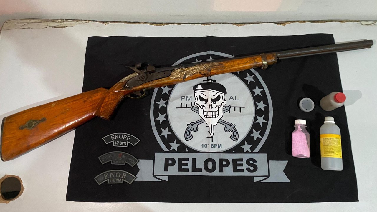 Ocorrências policiais terminam com prisões em flagrante e apreensão de armas e equipamento de som