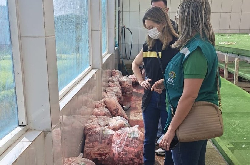 Mais de 4 toneladas de carne imprópria para merenda escolar são apreendidas no Acre