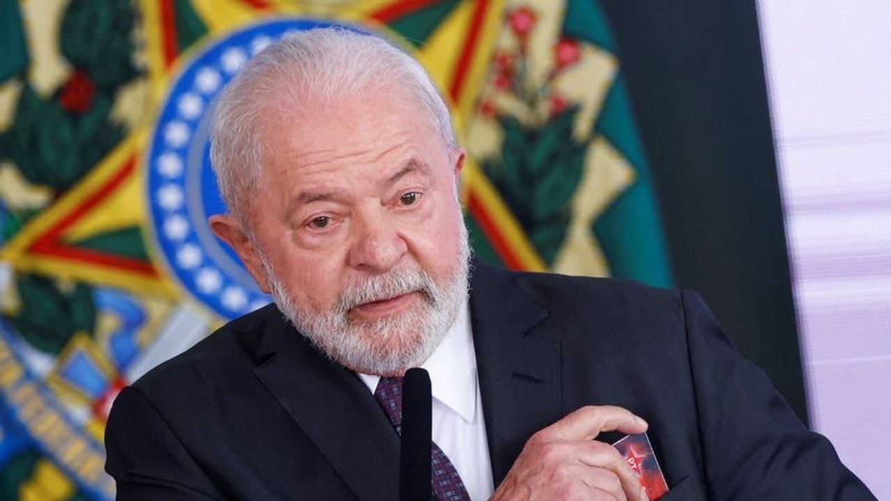 Lula pede informações sobre Bolívia e defende democracia na região