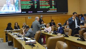 VOTAÇÃO NA ASSEMBLEIA / Foto: Jadilson Simões