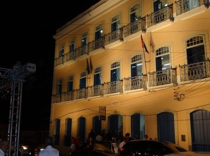 Secult lança livro “Biblioteca Pública Estadual Graciliano Ramos – 150 Anos”