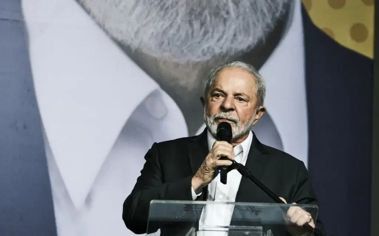 Lula vê 'desespero' de Bolsonaro na polêmica sobre inserções em rádios