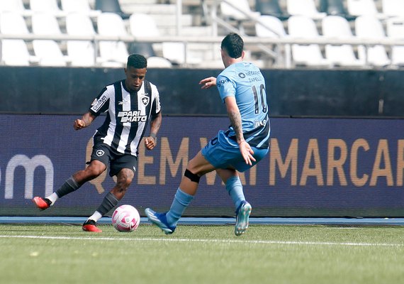 Em jogo de dois dias por falta de luz, líder Botafogo empata com Athletico-PR e mantém folga