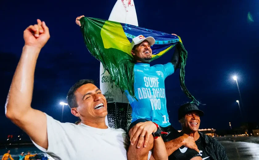 Ítalo Ferreira vence etapa de Abu Dhabi e assume liderança da WSL
