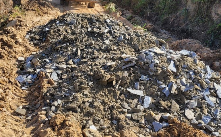 Prefeitura de Branquinha realiza empedramento e patrolamento de diversas estradas