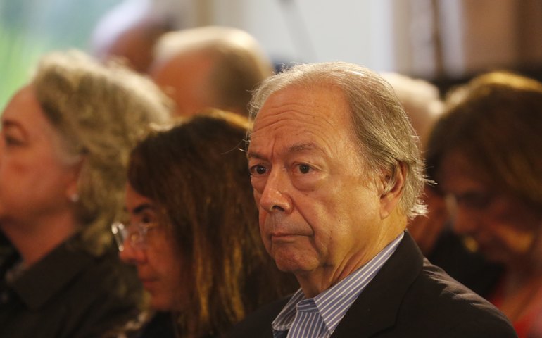 Arcabouço fiscal deixa de lado 'discussão séria' sobre gastos públicos, diz Pedro Malan