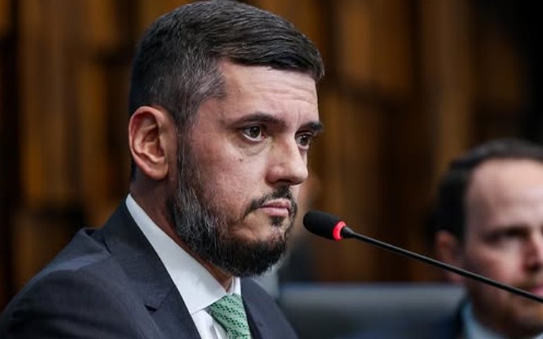 PF encontra mais de R$ 90 mil em dinheiro vivo no carro de Rodrigo Bacellar