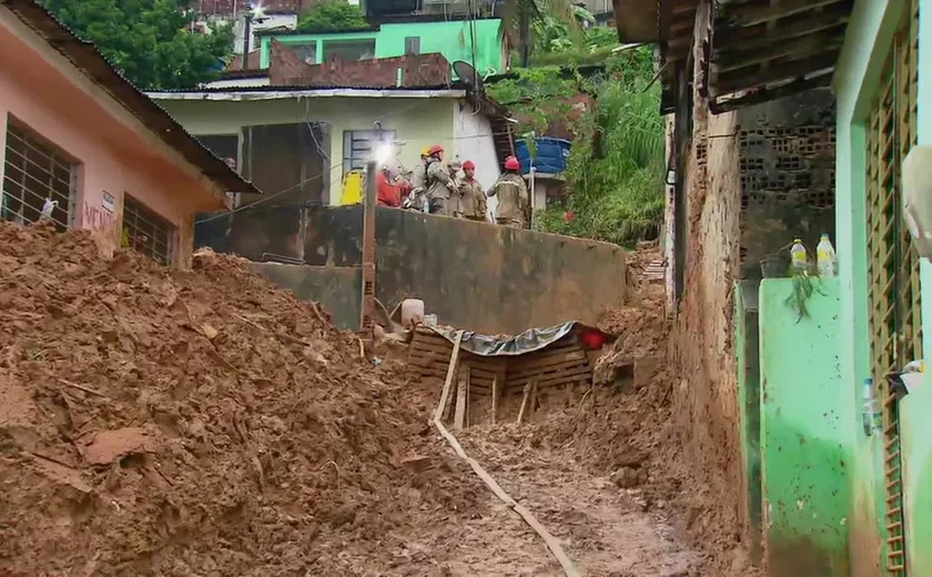 Bombeiros encontram último corpo e encerram buscas com 128 mortos por chuvas em PE