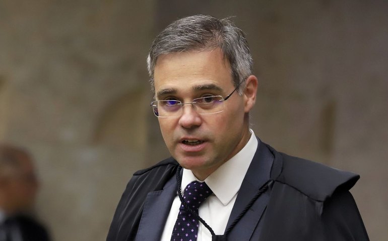 Mendonça retoma voto sobre responsabilização das redes sociais