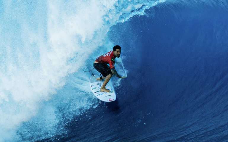 Italo Ferreira se garante no Finals do Circuito Mundial de Surfe ao lado do líder Yago Dora