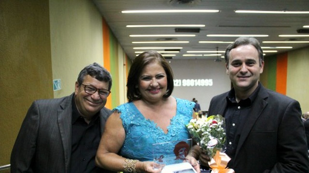 Arapiraca: Secretária Myrka Lúcio recebe Prêmio Selma Bandeira