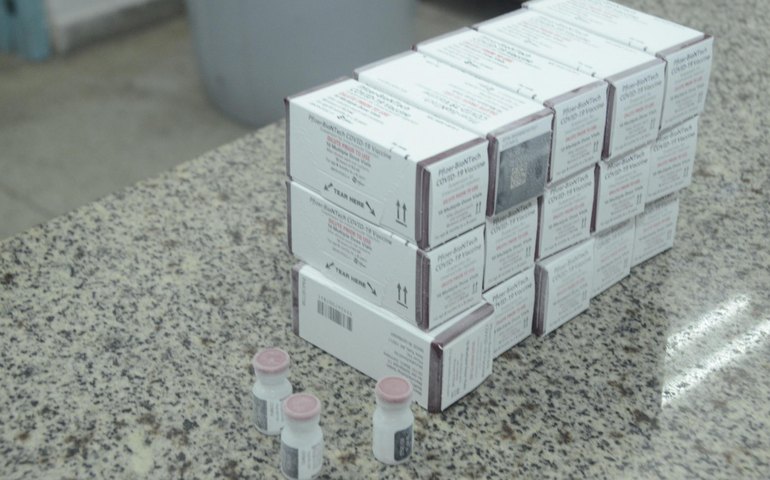 Sesau inicia distribuição da vacina Pfizer Baby contra Covid-19