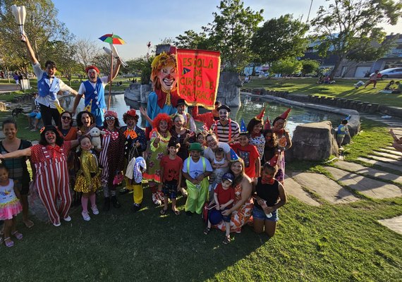 Palhaceata no Bosque das Arapiracas inicia celebrações de 11 anos da Escola de Circo