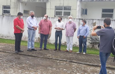 Reitor acompanha visita do deputado Paulão à Ufal em Viçosa Externa
