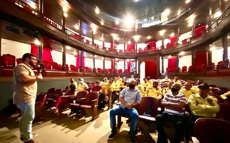 Psicólogo orienta pessoal da SMTT Penedo sobre situações de estresse do trabalho