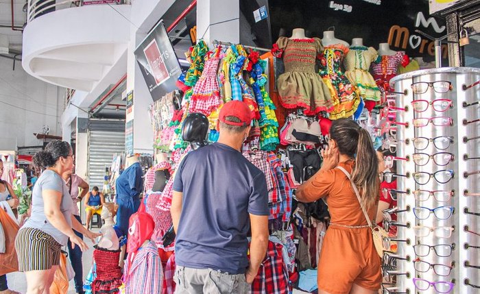 Associação dos Comerciantes do local espera que consumo cresça até 15% no mês de Junho Associação dos Comerciantes do local espera que consumo cresça até 15% no mês de Junho