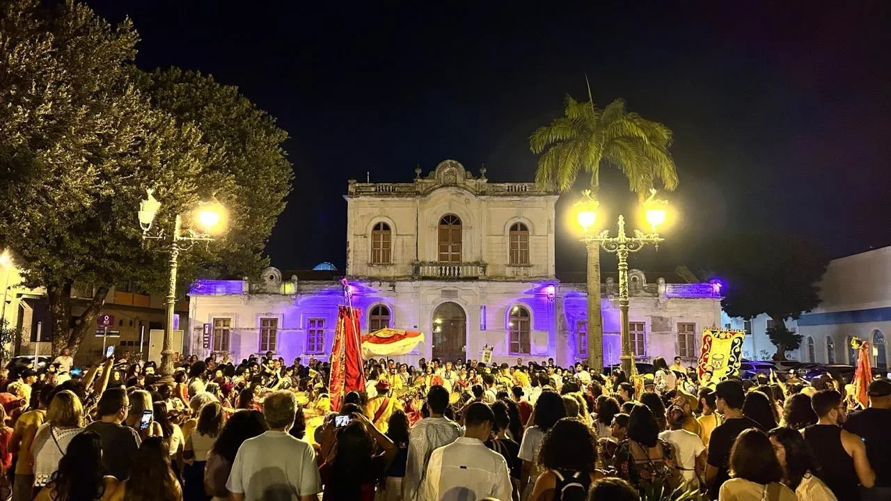 Dia Nacional do Maracatu é celebrado com cortejo de oito grupos, no bairro Jaraguá
