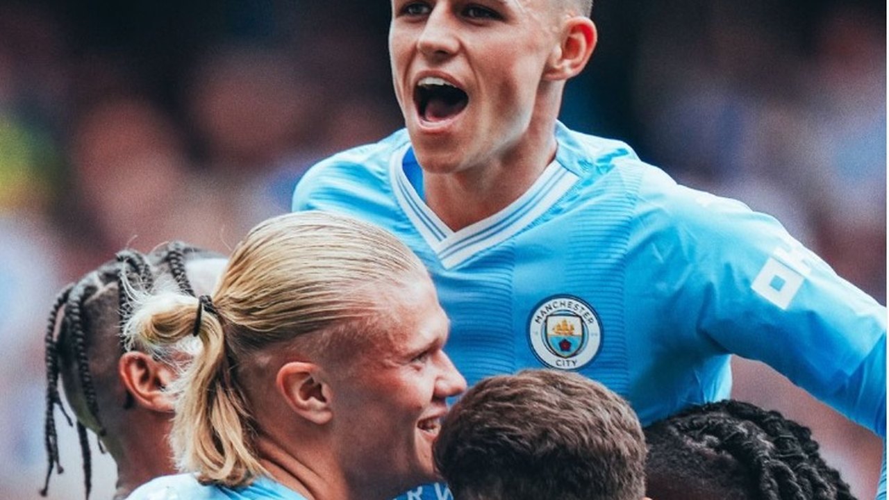 City bane dois jovens torcedores flagrados ironizando morte de Bobby Charlton, ídolo do United
