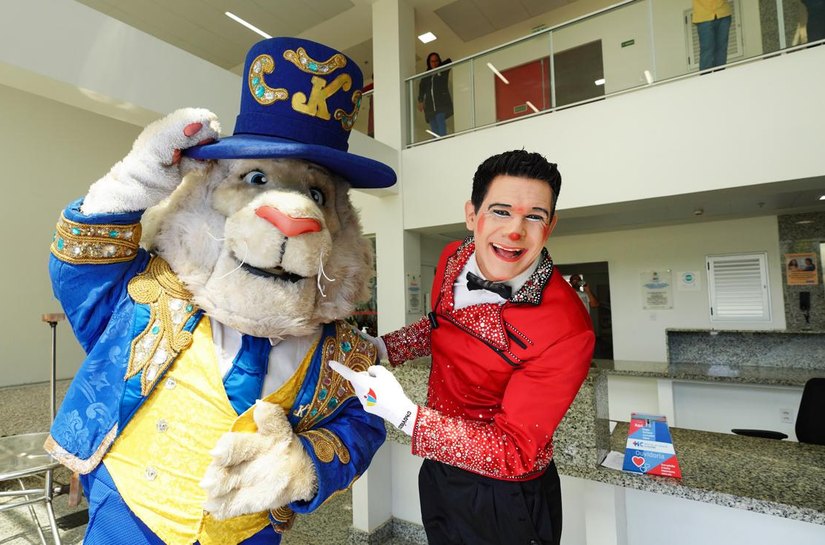 Circo Kroner leva arte e solidariedade ao Hemoal e incentiva doação de sangue em Maceió