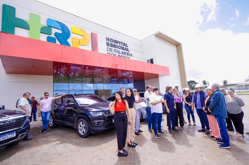 Prefeita Tia Júlia visita obras do novo Hospital Regional de Palmeira, que será inaugurado em agosto