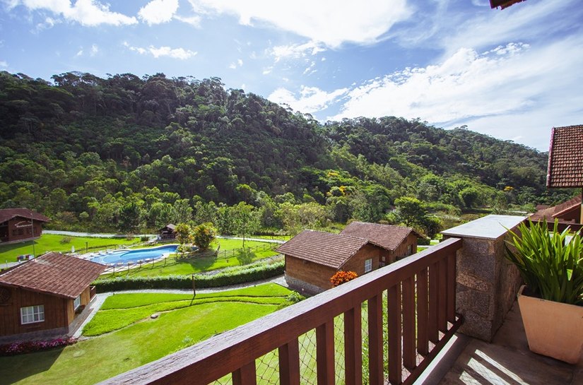 Le Canton oferece experiências exclusivas na Fazenda Suíça com open bar na área da piscina e happy hour com música ao vivo