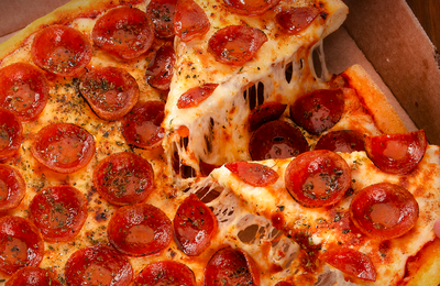 Cyber Monday Domino’s: somente hoje, clientes levam duas pizzas e só pagam uma