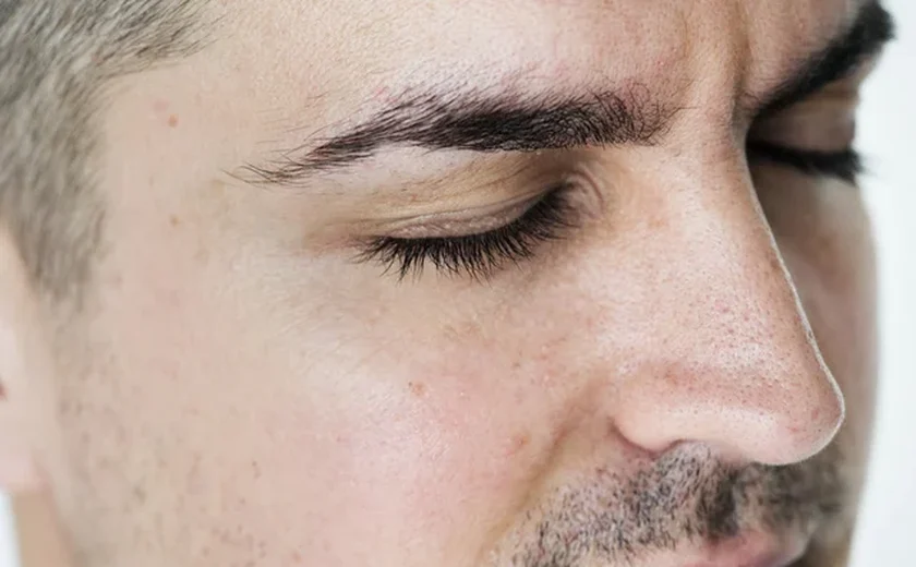 Entenda por que pode ser perigoso cortar os cílios