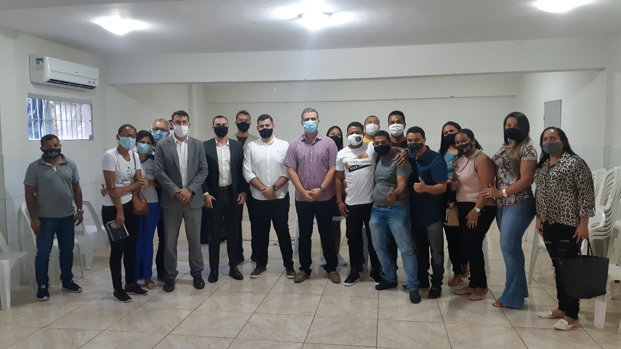 Pré-candidato a prefeito de Coruripe, Maykon Beltrão ouve reivindicações de agentes