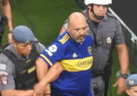 Torcedor argentino detido por racismo é transferido de delegacia em SP