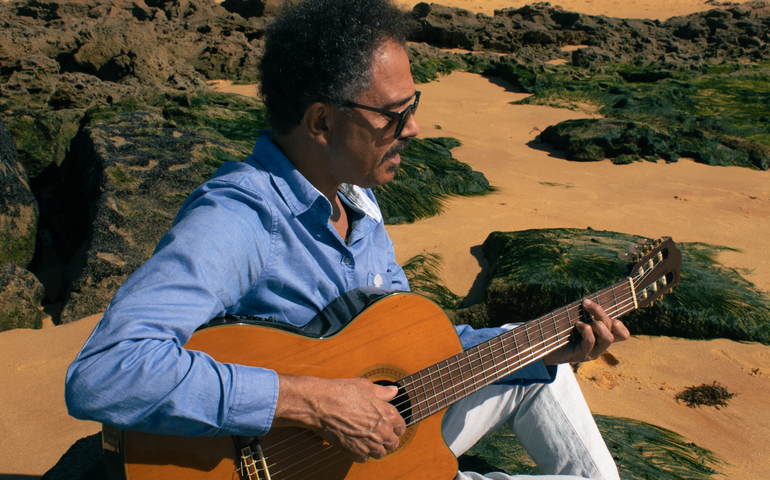 O cantor paraibano Naldinho Freire relança o LP LAPIDAR de forma digital em live no dia 24 de setembro