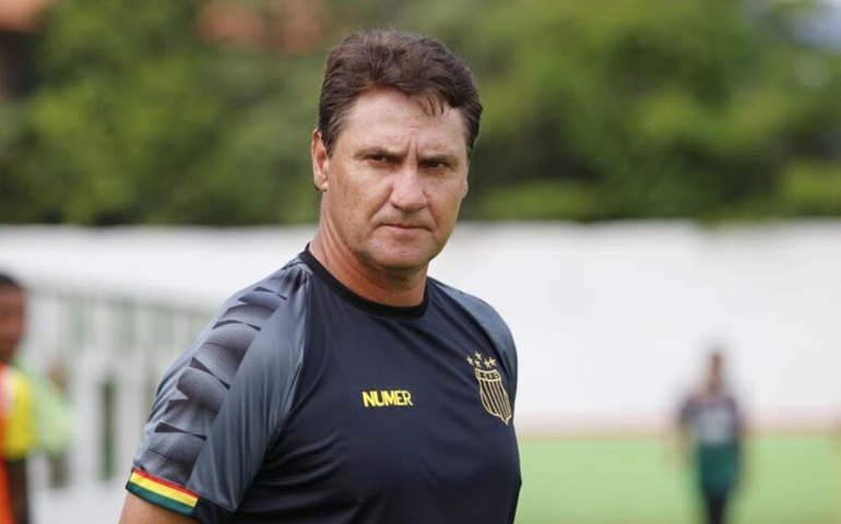 Brigatti faz elogios e admite as sondagens por Felipinho na Ponte Preta