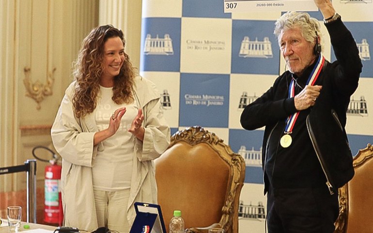 Músico do Pink Floyd é agraciado com medalha Pedro Ernesto