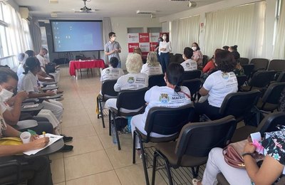 Saúde debate estratégias de apoio aos cuidadores de idosos