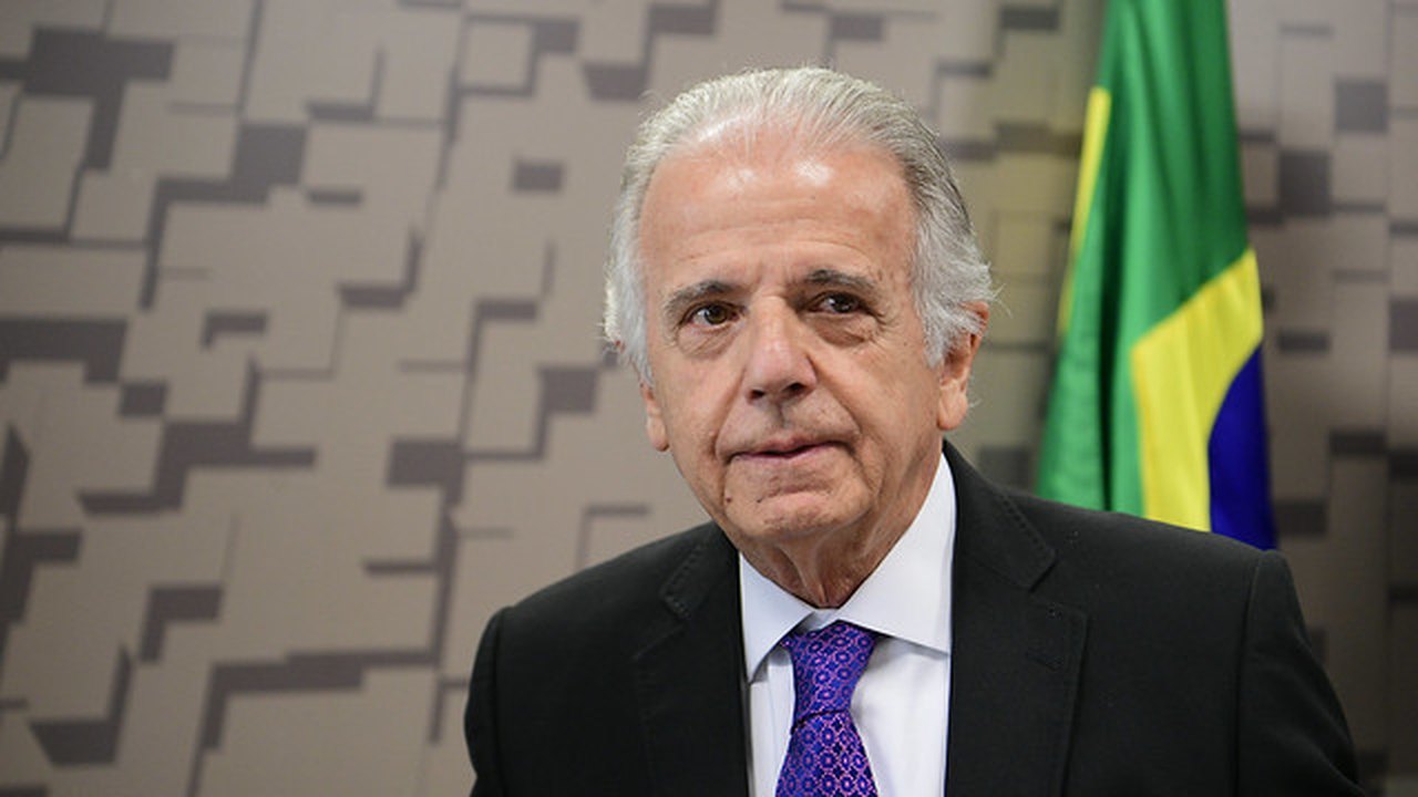Múcio diz que Forças 'não têm participado de política' e pede a senadores apoio por recursos
