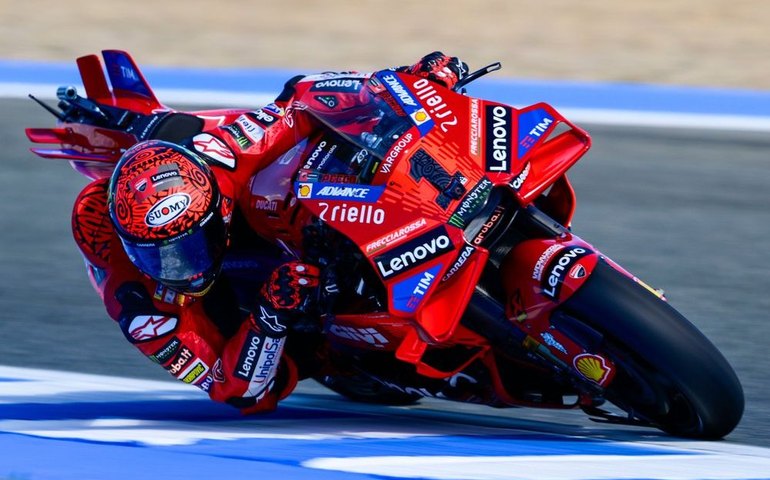 Bagnaia vence corrida sprint em Barcelona, adia título da MotoGP e mantém vivo sonho do tri