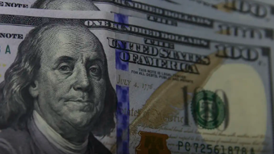 Dólar cai a R$ 5,06, e bolsa bate recorde com alívio no Oriente Médio