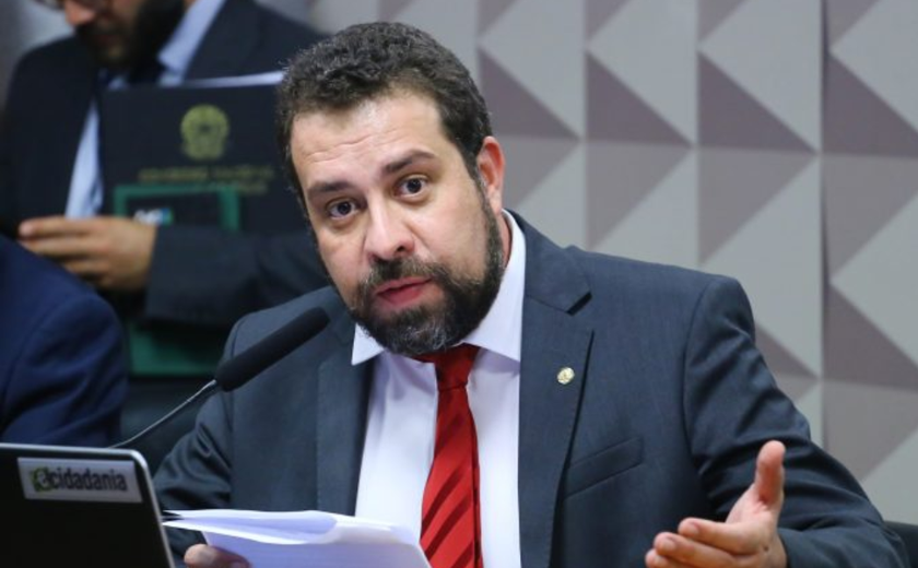 Boulos critica em debate privatização da Sabesp, mas diz que 'há concessão que funciona'