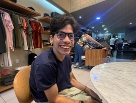 Pestalozzi e Veras boutique realizam desfile inclusivo; na passarela pessoas com deficiência e modelos profissionais