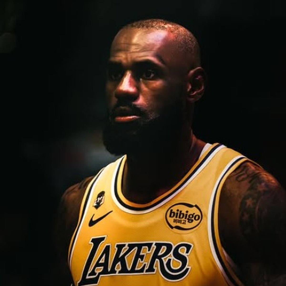 Lakers oficializam saída de LeBron James após oito temporadas